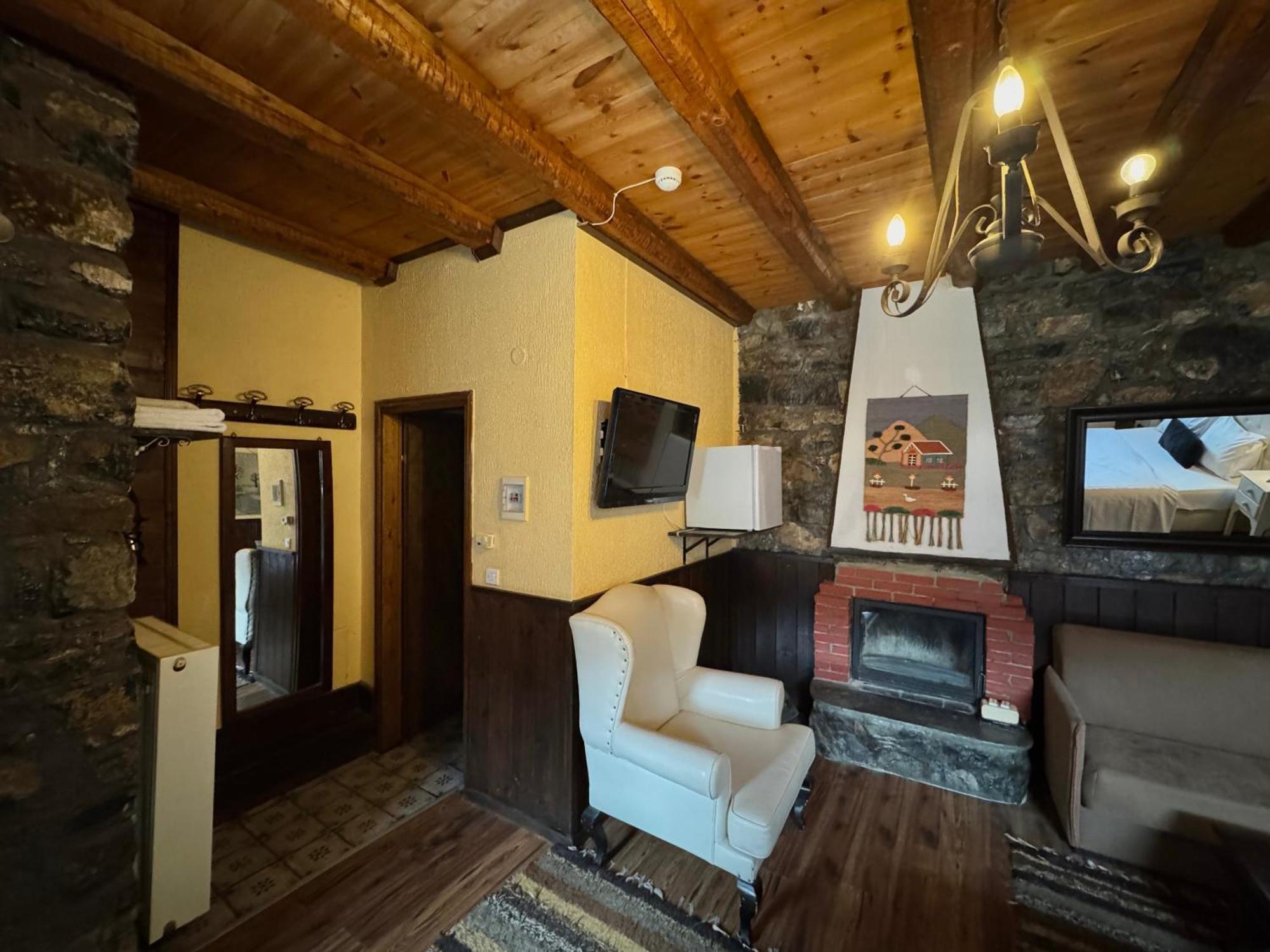 פלאיוס אגיוס אתנאסיוס Chalet Asteras Tou Vorra מראה חיצוני תמונה