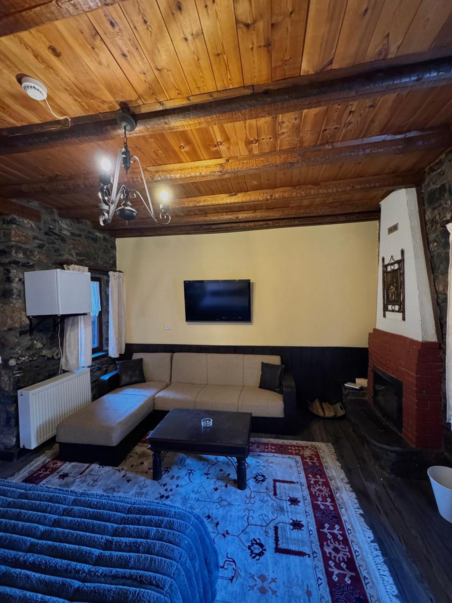 פלאיוס אגיוס אתנאסיוס Chalet Asteras Tou Vorra מראה חיצוני תמונה